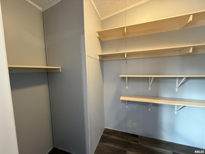 193 OAK VALLEY Drive, Carbondale, Illinois 62901, 2 Bedrooms Bedrooms, 0 ,2 BathroomsBathrooms,Manufactured In Park,For Sale,OAK VALLEY,0,RMAEB460746