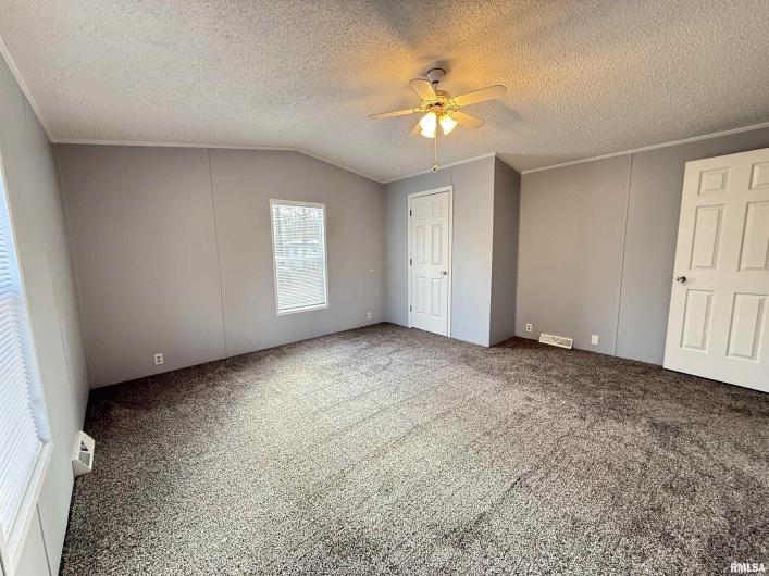 193 OAK VALLEY Drive, Carbondale, Illinois 62901, 2 Bedrooms Bedrooms, 0 ,2 BathroomsBathrooms,Manufactured In Park,For Sale,OAK VALLEY,0,RMAEB460746