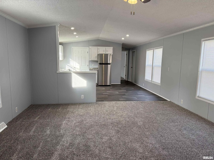 193 OAK VALLEY Drive, Carbondale, Illinois 62901, 2 Bedrooms Bedrooms, 0 ,2 BathroomsBathrooms,Manufactured In Park,For Sale,OAK VALLEY,0,RMAEB460746