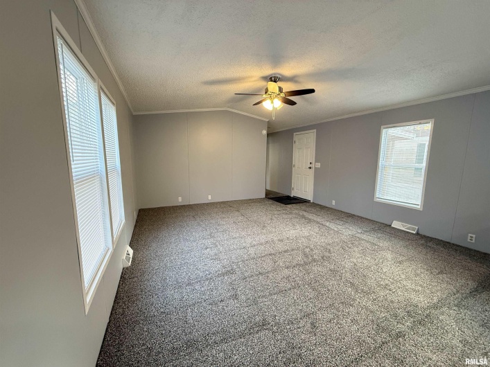 193 OAK VALLEY Drive, Carbondale, Illinois 62901, 2 Bedrooms Bedrooms, 0 ,2 BathroomsBathrooms,Manufactured In Park,For Sale,OAK VALLEY,0,RMAEB460746