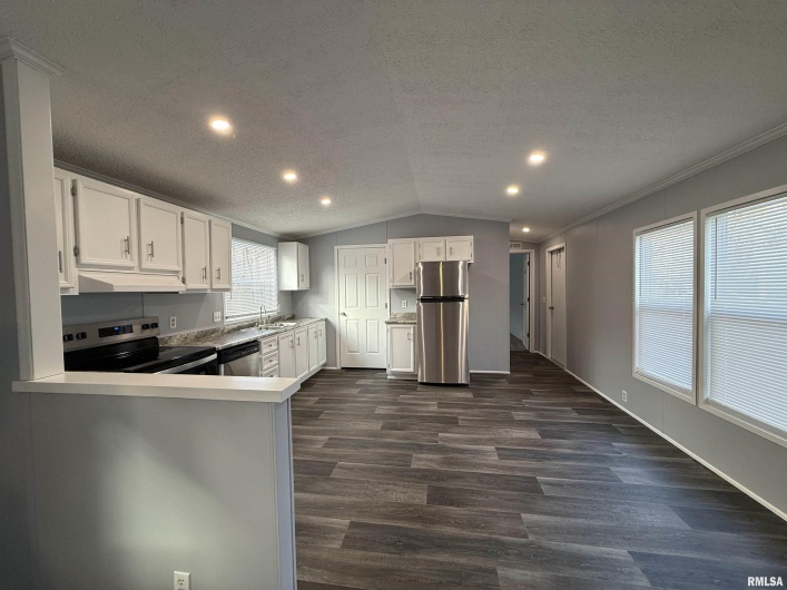 193 OAK VALLEY Drive, Carbondale, Illinois 62901, 2 Bedrooms Bedrooms, 0 ,2 BathroomsBathrooms,Manufactured In Park,For Sale,OAK VALLEY,0,RMAEB460746