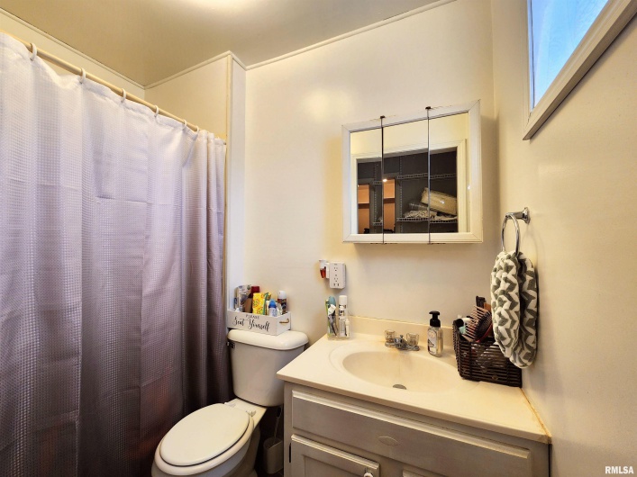 355 CHESTNUT Street, Alto Pass, Illinois 62905, 3 Bedrooms Bedrooms, 0 ,2 BathroomsBathrooms,Residential,For Sale,CHESTNUT,0,RMAEB460472