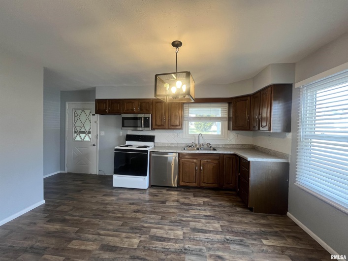 314 8TH Street, Metropolis, Illinois 62960, 4 Bedrooms Bedrooms, 0 ,2 BathroomsBathrooms,Residential,For Sale,8TH,0,RMAEB460750