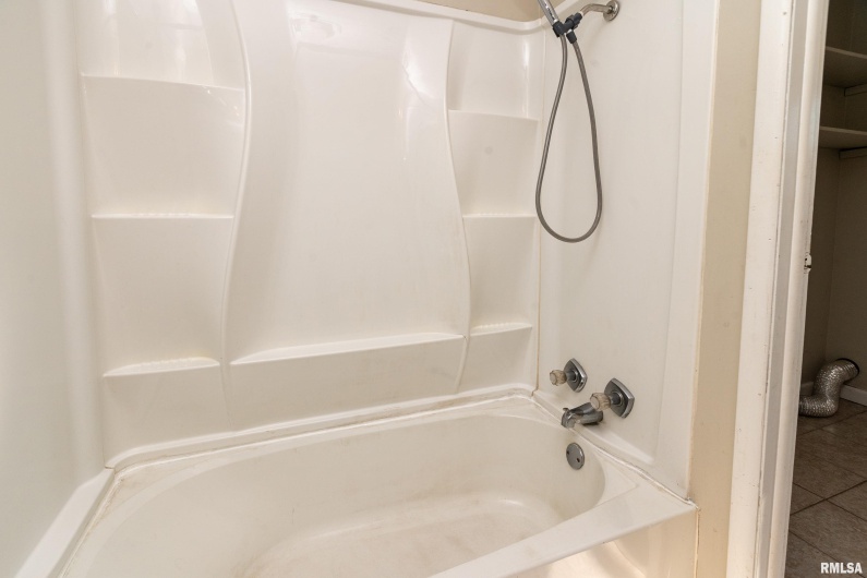 407 ILLINOIS Avenue, Carterville, Illinois 62918, 2 Bedrooms Bedrooms, 0 ,1 BathroomBathrooms,Residential,For Sale,ILLINOIS,0,RMAEB460752