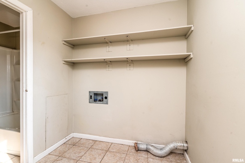 407 ILLINOIS Avenue, Carterville, Illinois 62918, 2 Bedrooms Bedrooms, 0 ,1 BathroomBathrooms,Residential,For Sale,ILLINOIS,0,RMAEB460752