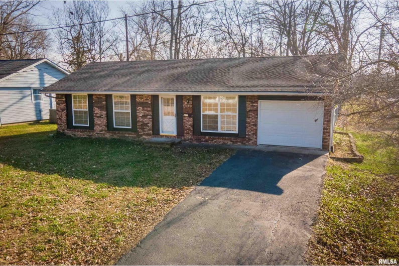 407 ILLINOIS Avenue, Carterville, Illinois 62918, 2 Bedrooms Bedrooms, 0 ,1 BathroomBathrooms,Residential,For Sale,ILLINOIS,0,RMAEB460752