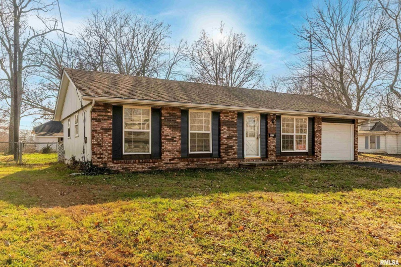 407 ILLINOIS Avenue, Carterville, Illinois 62918, 2 Bedrooms Bedrooms, 0 ,1 BathroomBathrooms,Residential,For Sale,ILLINOIS,0,RMAEB460752