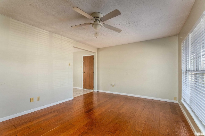 407 ILLINOIS Avenue, Carterville, Illinois 62918, 2 Bedrooms Bedrooms, 0 ,1 BathroomBathrooms,Residential,For Sale,ILLINOIS,0,RMAEB460752