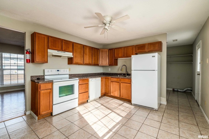 407 ILLINOIS Avenue, Carterville, Illinois 62918, 2 Bedrooms Bedrooms, 0 ,1 BathroomBathrooms,Residential,For Sale,ILLINOIS,0,RMAEB460752