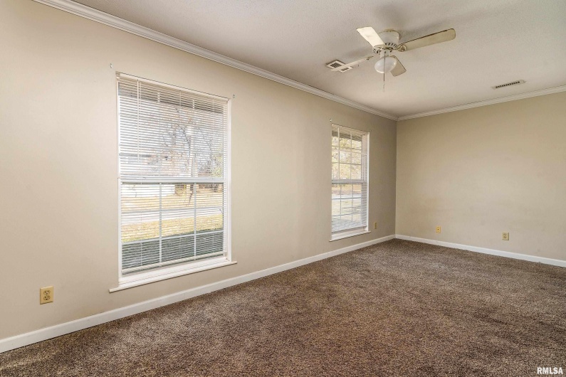 407 ILLINOIS Avenue, Carterville, Illinois 62918, 2 Bedrooms Bedrooms, 0 ,1 BathroomBathrooms,Residential,For Sale,ILLINOIS,0,RMAEB460752