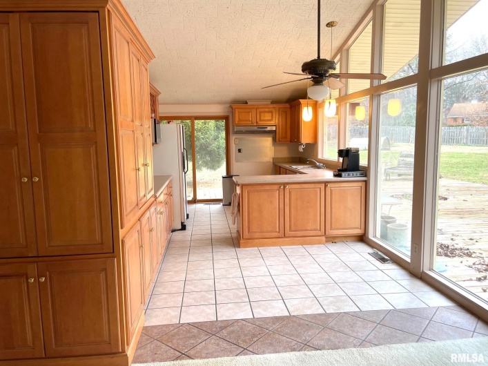 7 PINEWOOD Drive, Carbondale, Illinois 62901, 4 Bedrooms Bedrooms, 0 ,2 BathroomsBathrooms,Residential,For Sale,PINEWOOD,0,RMAEB460753