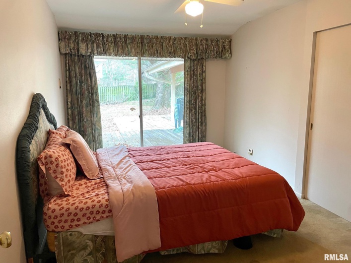 7 PINEWOOD Drive, Carbondale, Illinois 62901, 4 Bedrooms Bedrooms, 0 ,2 BathroomsBathrooms,Residential,For Sale,PINEWOOD,0,RMAEB460753