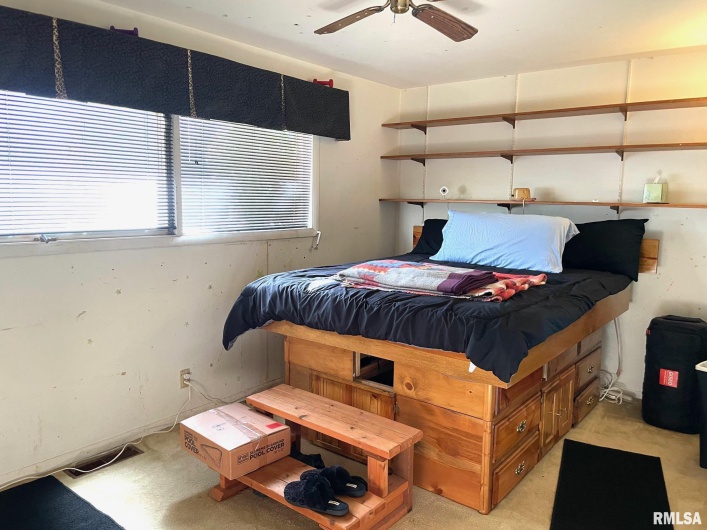 7 PINEWOOD Drive, Carbondale, Illinois 62901, 4 Bedrooms Bedrooms, 0 ,2 BathroomsBathrooms,Residential,For Sale,PINEWOOD,0,RMAEB460753