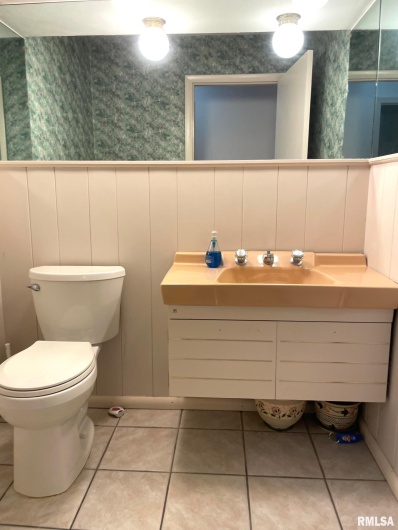 7 PINEWOOD Drive, Carbondale, Illinois 62901, 4 Bedrooms Bedrooms, 0 ,2 BathroomsBathrooms,Residential,For Sale,PINEWOOD,0,RMAEB460753