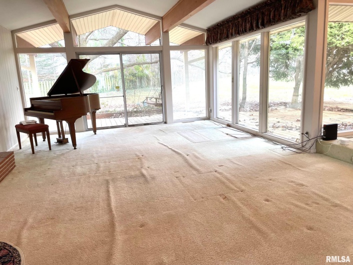 7 PINEWOOD Drive, Carbondale, Illinois 62901, 4 Bedrooms Bedrooms, 0 ,2 BathroomsBathrooms,Residential,For Sale,PINEWOOD,0,RMAEB460753