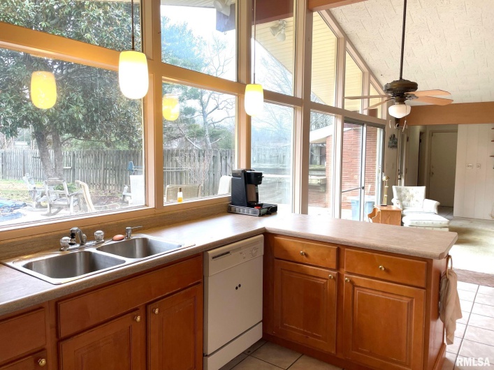 7 PINEWOOD Drive, Carbondale, Illinois 62901, 4 Bedrooms Bedrooms, 0 ,2 BathroomsBathrooms,Residential,For Sale,PINEWOOD,0,RMAEB460753