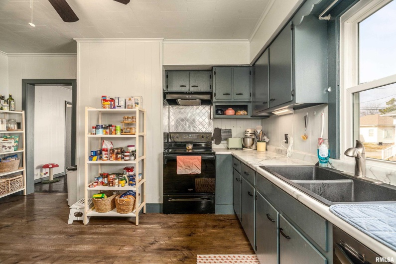 501 BUCHANAN Street, Marion, Illinois 62959, 3 Bedrooms Bedrooms, 0 ,1 BathroomBathrooms,Residential,For Sale,BUCHANAN,0,RMAEB460756