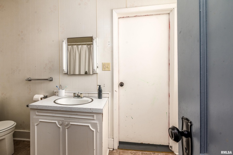 501 BUCHANAN Street, Marion, Illinois 62959, 3 Bedrooms Bedrooms, 0 ,1 BathroomBathrooms,Residential,For Sale,BUCHANAN,0,RMAEB460756