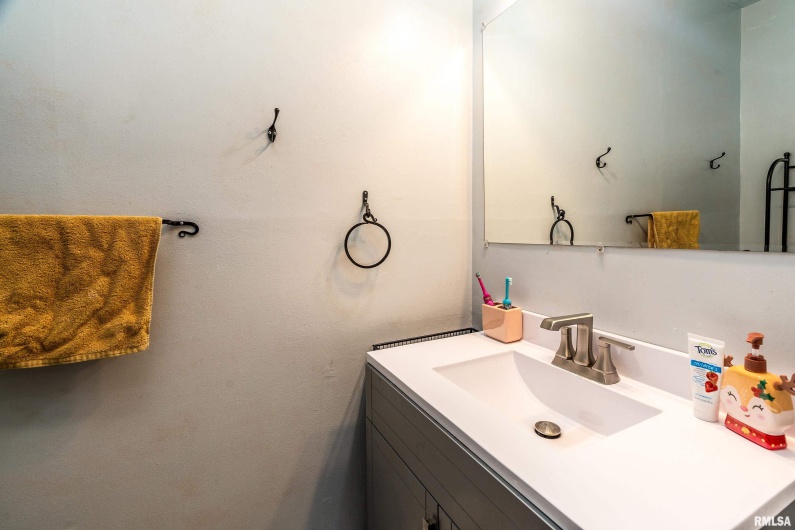 501 BUCHANAN Street, Marion, Illinois 62959, 3 Bedrooms Bedrooms, 0 ,1 BathroomBathrooms,Residential,For Sale,BUCHANAN,0,RMAEB460756