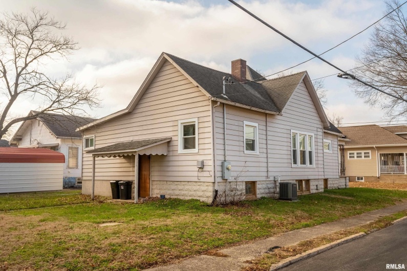 501 BUCHANAN Street, Marion, Illinois 62959, 3 Bedrooms Bedrooms, 0 ,1 BathroomBathrooms,Residential,For Sale,BUCHANAN,0,RMAEB460756