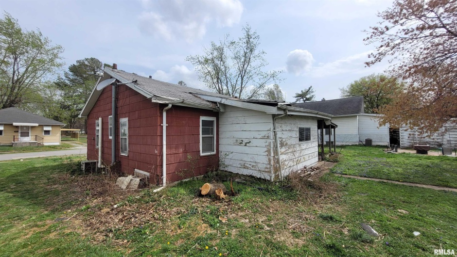 923 9TH Street, Murphysboro, Illinois 62966, 2 Bedrooms Bedrooms, 0 ,1 BathroomBathrooms,Residential,For Sale,9TH,0,RMAEB457375
