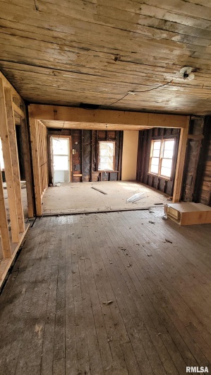 923 9TH Street, Murphysboro, Illinois 62966, 2 Bedrooms Bedrooms, 0 ,1 BathroomBathrooms,Residential,For Sale,9TH,0,RMAEB457375