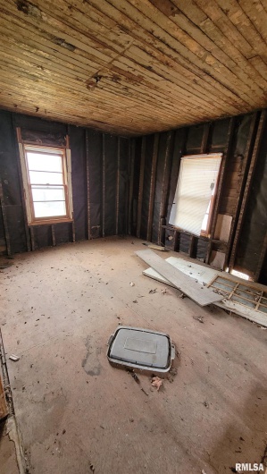 923 9TH Street, Murphysboro, Illinois 62966, 2 Bedrooms Bedrooms, 0 ,1 BathroomBathrooms,Residential,For Sale,9TH,0,RMAEB457375