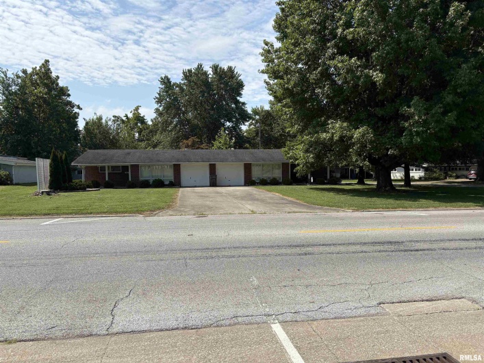 1411 & 1413 Hendrickson Street, Marion, Illinois 62959, 0 , 0 ,0,Residential Income,For Sale,Hendrickson,0,RMAEB459207