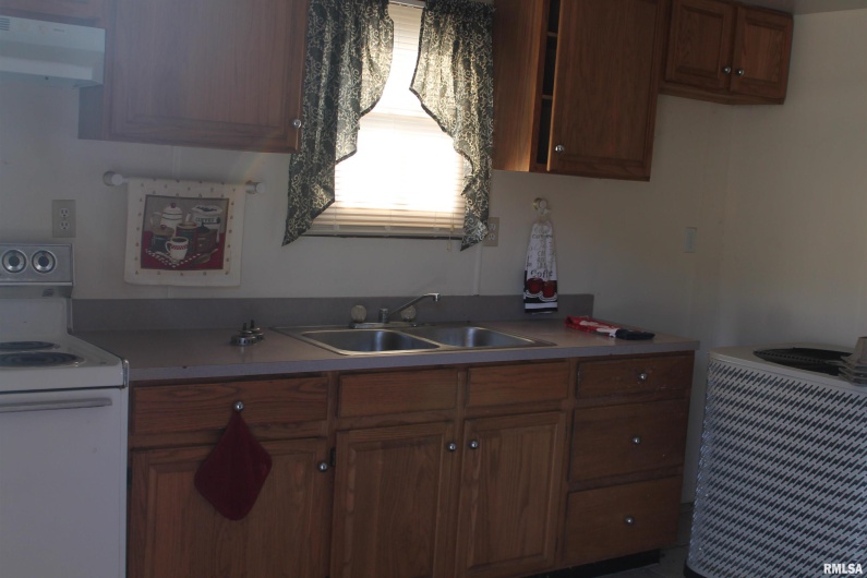 511 ASH Street, Carbondale, Illinois 61901, 0 , 0 ,0,Residential Income,For Sale,ASH,0,RMAEB460774