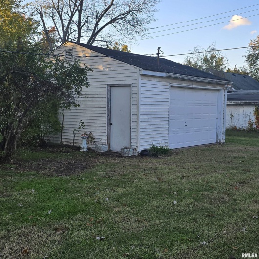 1317 CHERRY Street, Herrin, Illinois 62948, 3 Bedrooms Bedrooms, 0 ,1 BathroomBathrooms,Residential,For Sale,CHERRY,0,RMAQC4269246