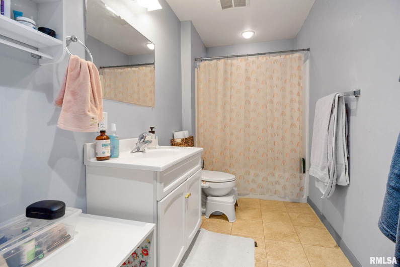 716 POPLAR Street, Harrisburg, Illinois 62946, 2 Bedrooms Bedrooms, 0 ,1 BathroomBathrooms,Residential,For Sale,POPLAR,0,RMAQC4269745