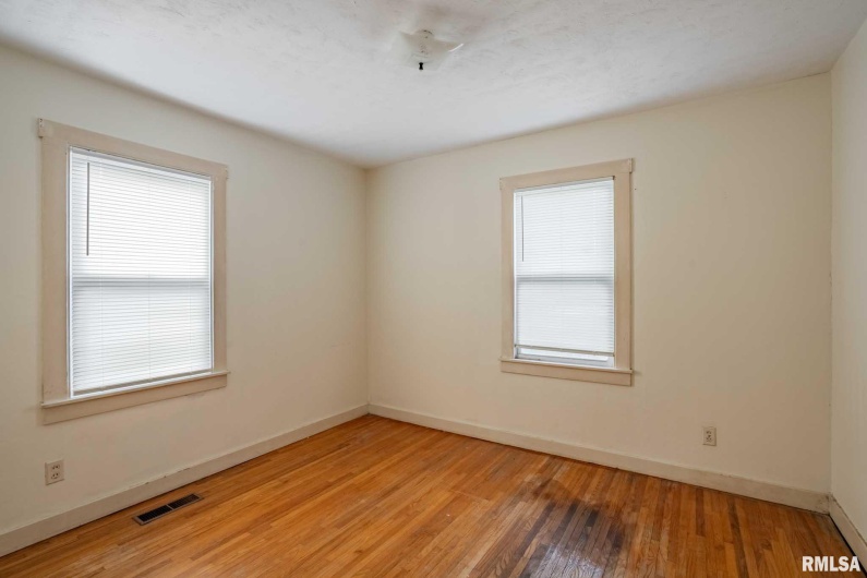 318 3RD Street, Marion, Illinois 62959, 2 Bedrooms Bedrooms, 0 ,1 BathroomBathrooms,Residential,For Sale,3RD,0,RMAQC4270072