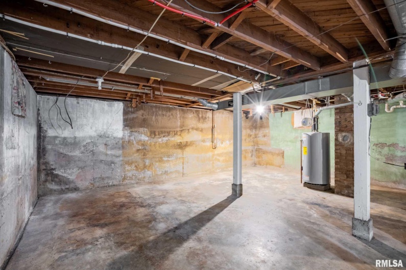 318 3RD Street, Marion, Illinois 62959, 2 Bedrooms Bedrooms, 0 ,1 BathroomBathrooms,Residential,For Sale,3RD,0,RMAQC4270072