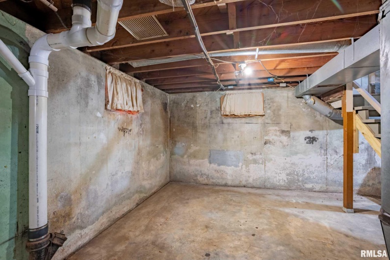 318 3RD Street, Marion, Illinois 62959, 2 Bedrooms Bedrooms, 0 ,1 BathroomBathrooms,Residential,For Sale,3RD,0,RMAQC4270072