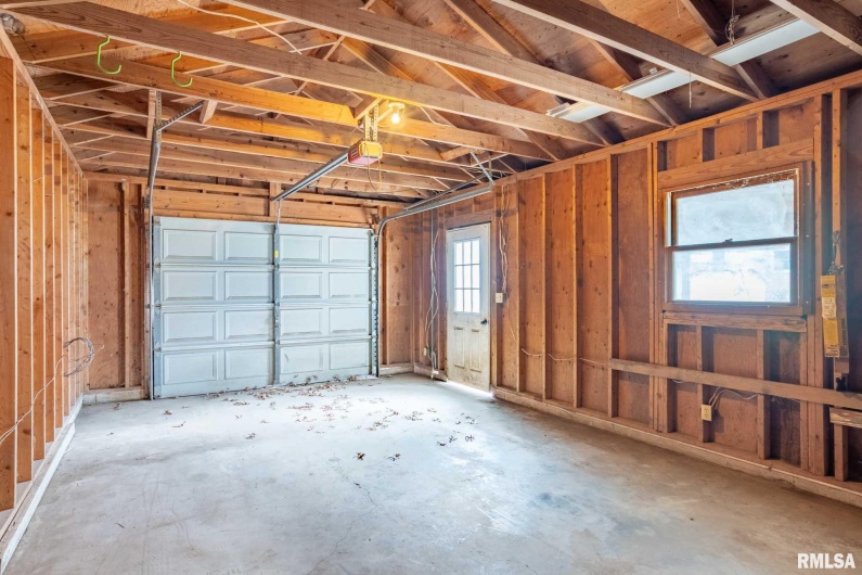 318 3RD Street, Marion, Illinois 62959, 2 Bedrooms Bedrooms, 0 ,1 BathroomBathrooms,Residential,For Sale,3RD,0,RMAQC4270072