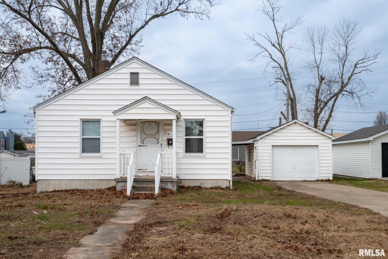 318 3RD Street, Marion, Illinois 62959, 2 Bedrooms Bedrooms, 0 ,1 BathroomBathrooms,Residential,For Sale,3RD,0,RMAQC4270072