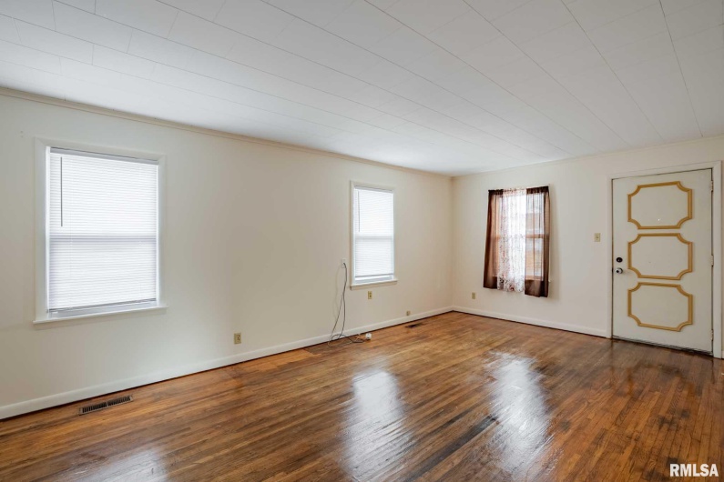 318 3RD Street, Marion, Illinois 62959, 2 Bedrooms Bedrooms, 0 ,1 BathroomBathrooms,Residential,For Sale,3RD,0,RMAQC4270072