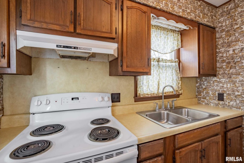 318 3RD Street, Marion, Illinois 62959, 2 Bedrooms Bedrooms, 0 ,1 BathroomBathrooms,Residential,For Sale,3RD,0,RMAQC4270072