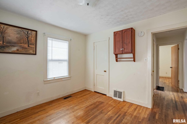 318 3RD Street, Marion, Illinois 62959, 2 Bedrooms Bedrooms, 0 ,1 BathroomBathrooms,Residential,For Sale,3RD,0,RMAQC4270072