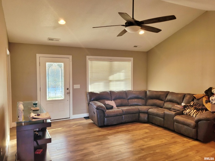 42 COUNTY LINE Road, Grand Chain, Illinois 62941, 3 Bedrooms Bedrooms, 0 ,2 BathroomsBathrooms,Residential,For Sale,COUNTY LINE,0,RMAEB460782