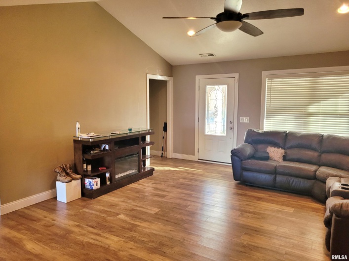 42 COUNTY LINE Road, Grand Chain, Illinois 62941, 3 Bedrooms Bedrooms, 0 ,2 BathroomsBathrooms,Residential,For Sale,COUNTY LINE,0,RMAEB460782