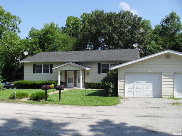 34 VILLAGE Drive, Carbondale, Illinois 62902, 0 , 0 ,0,Residential Income,For Sale,VILLAGE,0,RMAEB460793