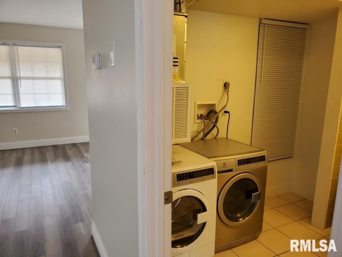 34 VILLAGE Drive, Carbondale, Illinois 62902, 0 , 0 ,0,Residential Income,For Sale,VILLAGE,0,RMAEB460793