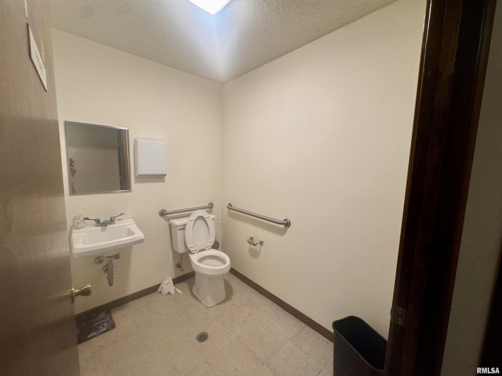 3909 Ernestine Drive, Marion, Illinois 62959, 0 , 0 ,0,Commercial Lease,For Sale,Ernestine,0,RMAEB460803