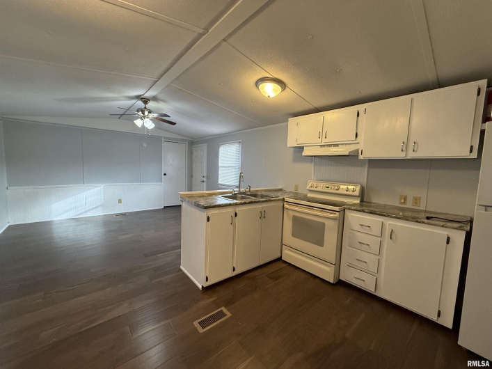 57 Timber Hollow Drive, Carbondale, Illinois 62901, 2 Bedrooms Bedrooms, 0 ,1 BathroomBathrooms,Manufactured In Park,For Sale,Timber Hollow,0,RMAEB460804