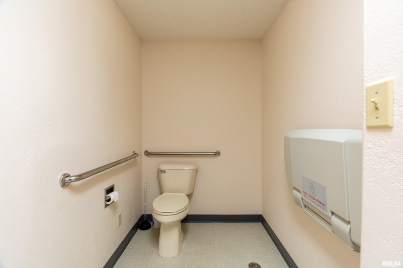 808 Prairie Street, Marion, Illinois 62959, 0 , 0 ,0,Commercial Sale,For Sale,Prairie,0,RMAEB460805