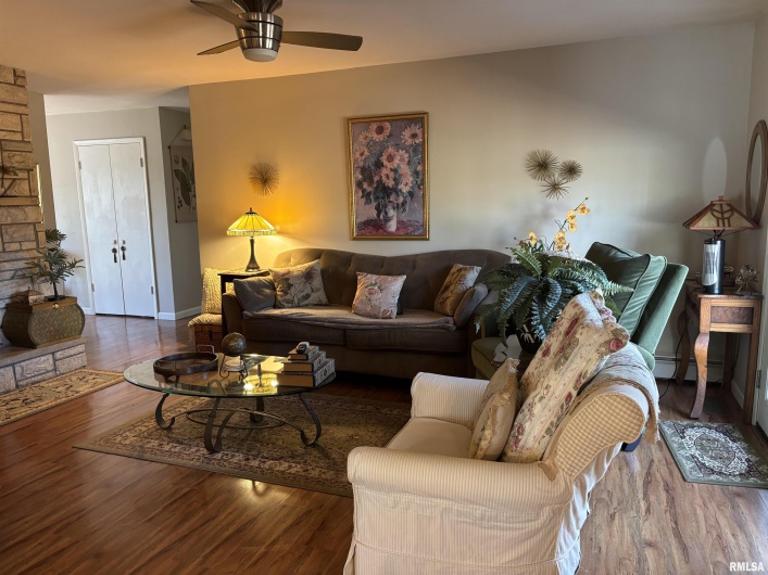 210 APPLE Lane, Anna, Illinois 62906, 3 Bedrooms Bedrooms, 0 ,1 BathroomBathrooms,Residential,For Sale,APPLE,0,RMAEB460807