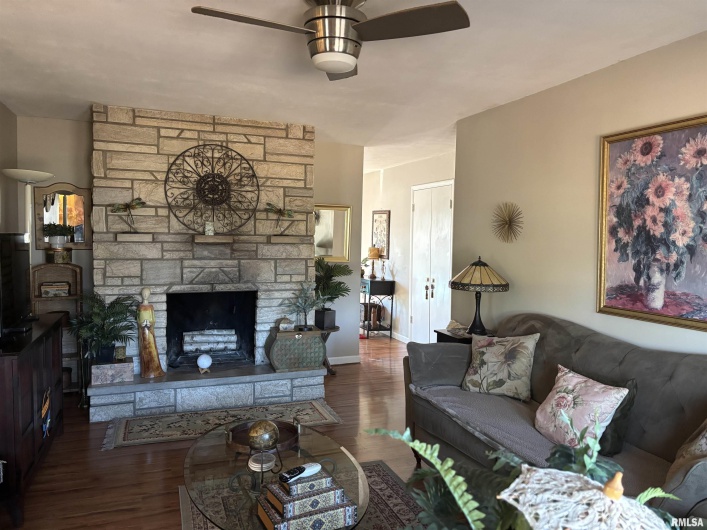 210 APPLE Lane, Anna, Illinois 62906, 3 Bedrooms Bedrooms, 0 ,1 BathroomBathrooms,Residential,For Sale,APPLE,0,RMAEB460807