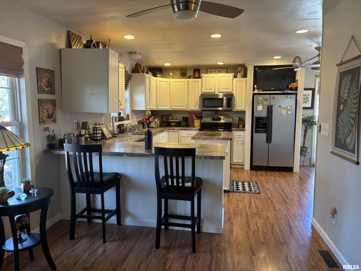 210 APPLE Lane, Anna, Illinois 62906, 3 Bedrooms Bedrooms, 0 ,1 BathroomBathrooms,Residential,For Sale,APPLE,0,RMAEB460807