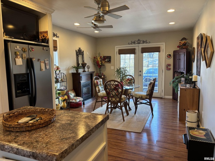 210 APPLE Lane, Anna, Illinois 62906, 3 Bedrooms Bedrooms, 0 ,1 BathroomBathrooms,Residential,For Sale,APPLE,0,RMAEB460807